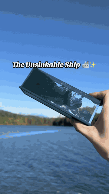 Unsinkable pirate ship desk ornament moving through liquid